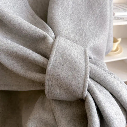 Eleganter Damen-Poncho mit Gürtel für kühle Tage