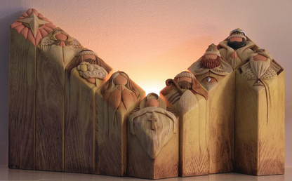 Nacimiento navideño con 9 figuras de belén con aspecto de madera como decoración navideña