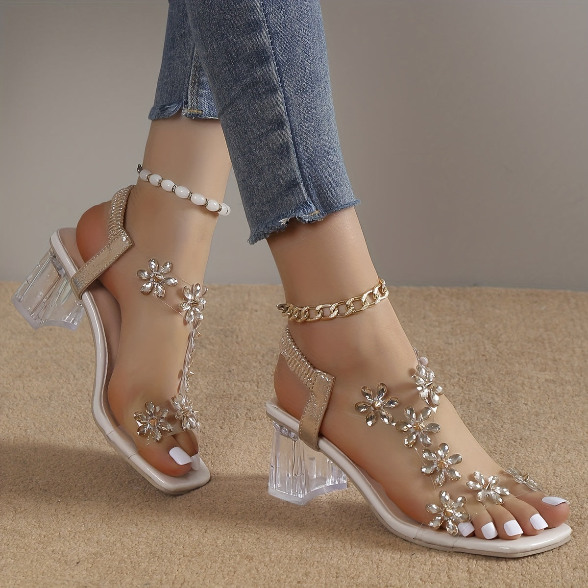 Sandalias florales para mujer: aireadas y elegantes para los días soleados.
