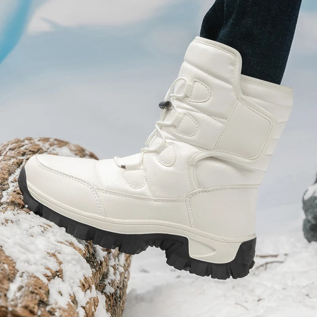 Botas de inverno forradas com sola de perfil antiderrapante e fecho prático