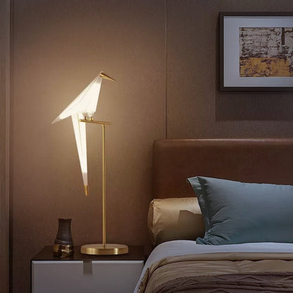 Origami Birdy stolna lampa – Ugodna topla svjetlost i moderan dizajn krila