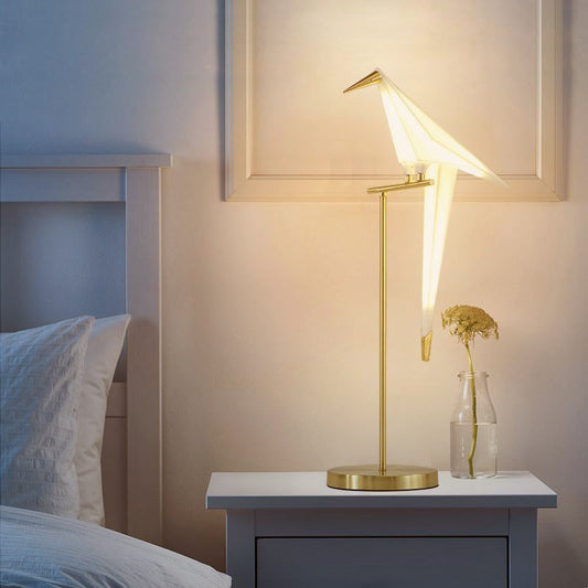Origami Birdy stolna lampa – Ugodna topla svjetlost i moderan dizajn krila