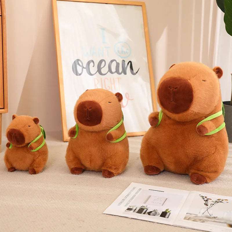 Peluche capivara com mochila tartaruga – macia e super fofa