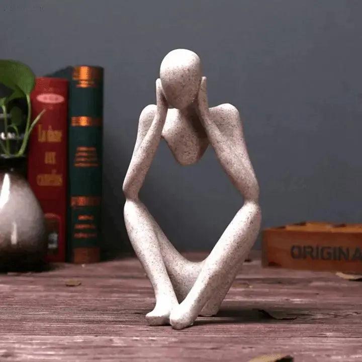 Escultura abstracta de pensador con forma figurativa minimalista