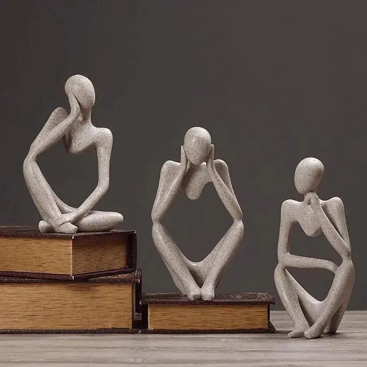 Escultura abstracta de pensador con forma figurativa minimalista