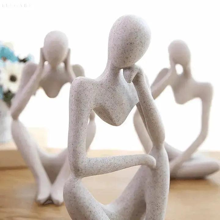 Escultura abstracta de pensador con forma figurativa minimalista