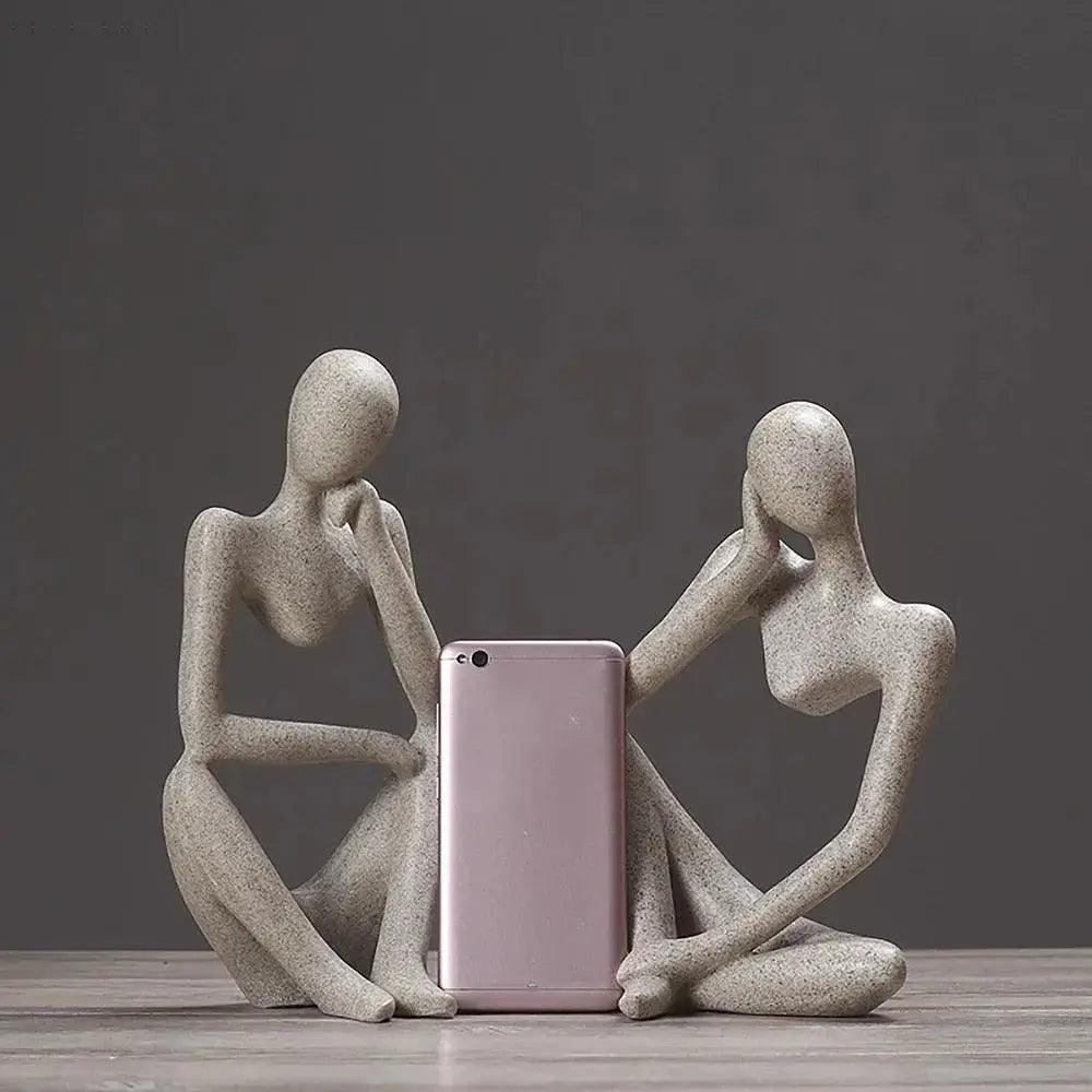 Escultura abstracta de pensador con forma figurativa minimalista