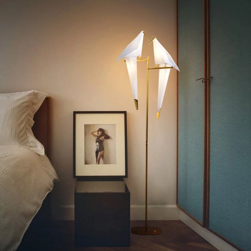 Origami Birdy stolna lampa – Ugodna topla svjetlost i moderan dizajn krila
