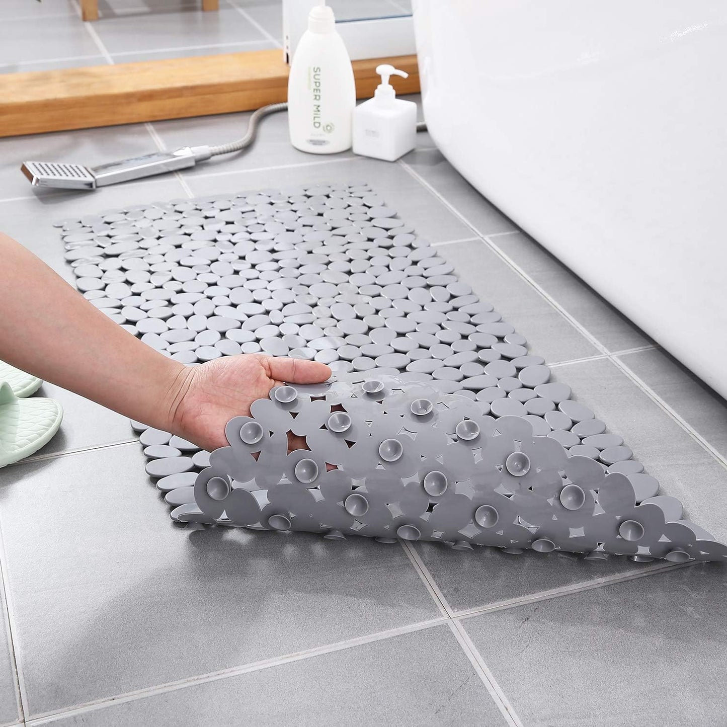 Rutschfeste Badematte mit Kieselsteinstruktur