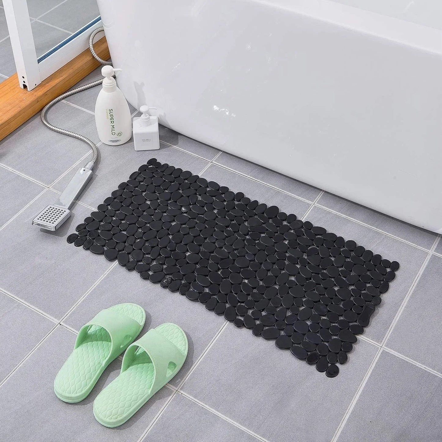 Rutschfeste Badematte mit Kieselsteinstruktur