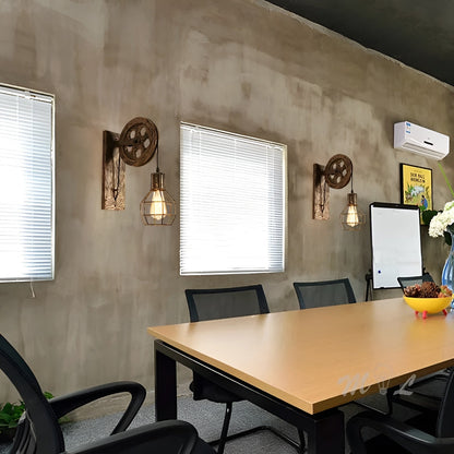 Lámpara de pared industrial con diseño de polea