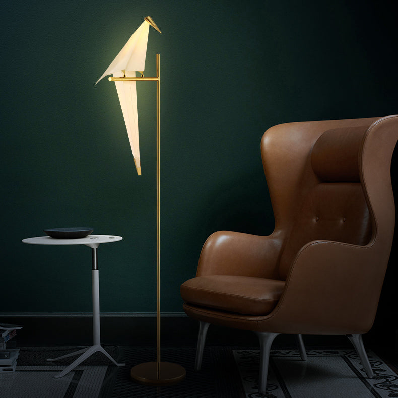Origami Birdy stolna lampa – Ugodna topla svjetlost i moderan dizajn krila