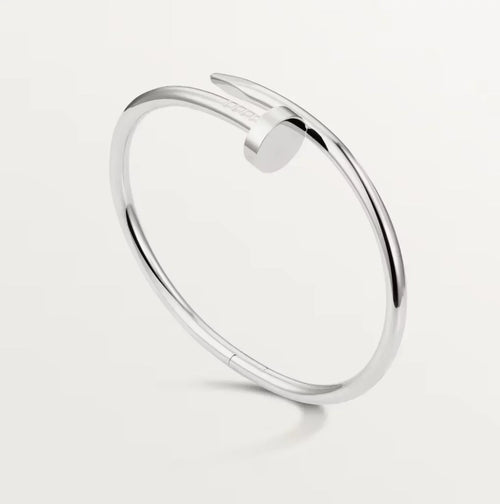 Pulsera con forma de uña: diseño minimalista y elegante.
