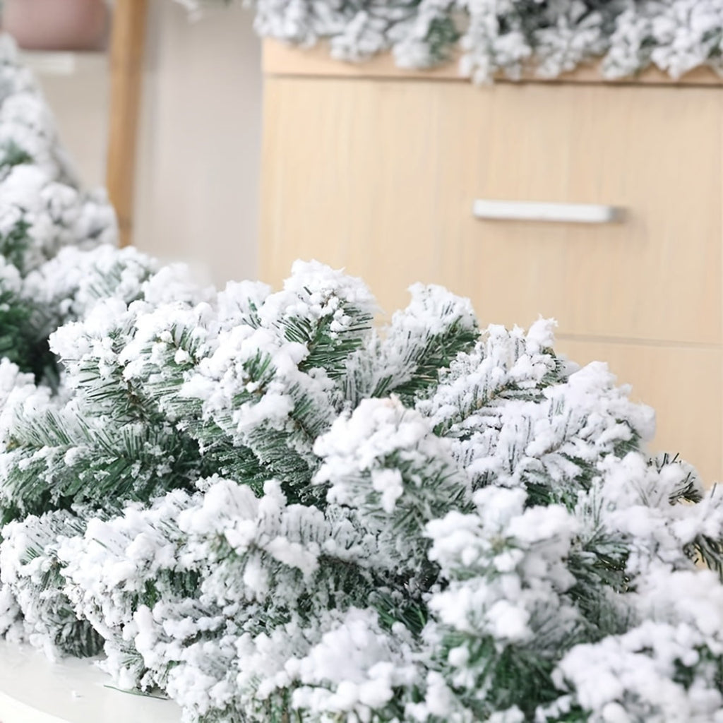Künstliche Weihnachtsgirlande mit Schneeeffekt und Tannenzweigen – 2,74 m