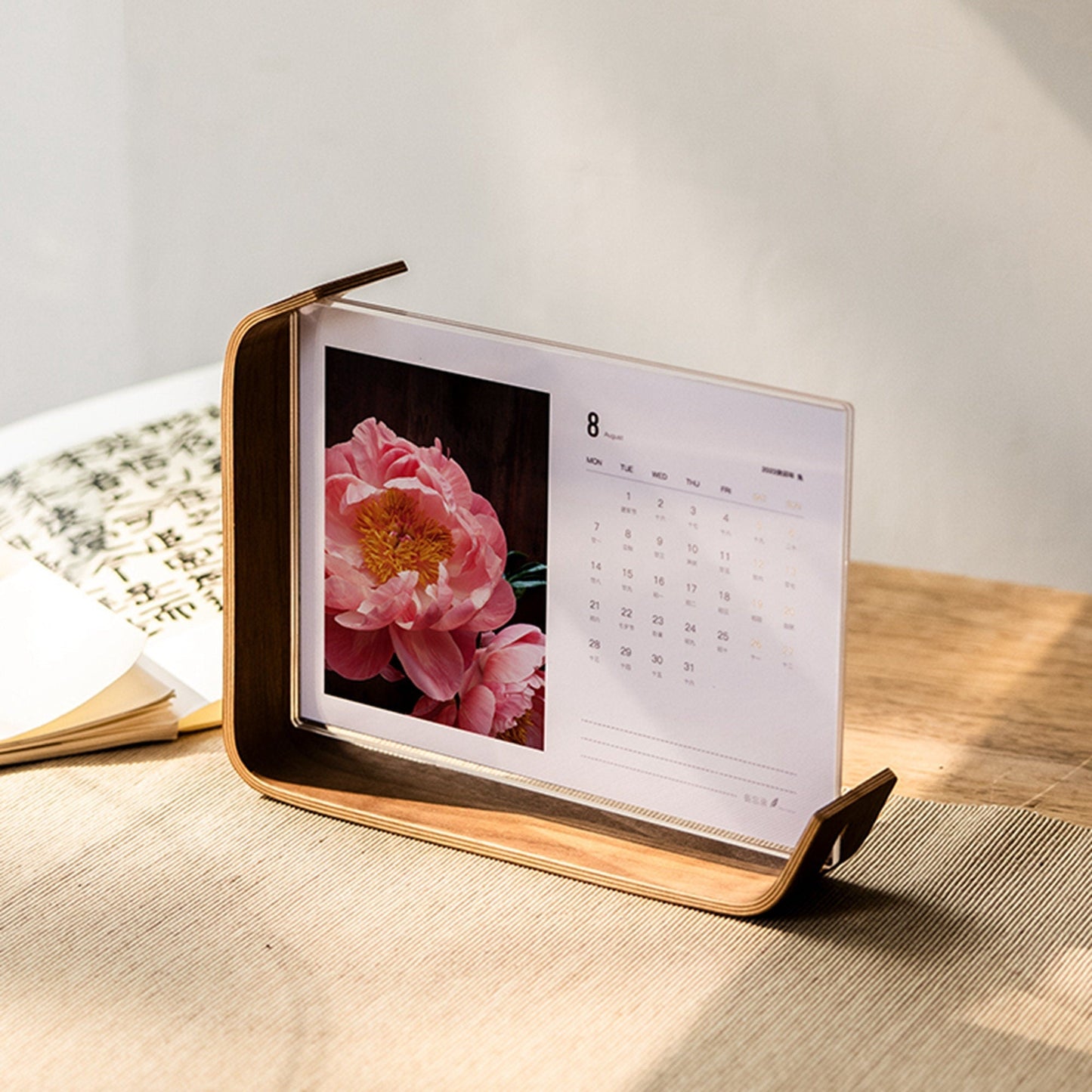 Moldura decorativa para fotografias com placas de acrílico transparentes