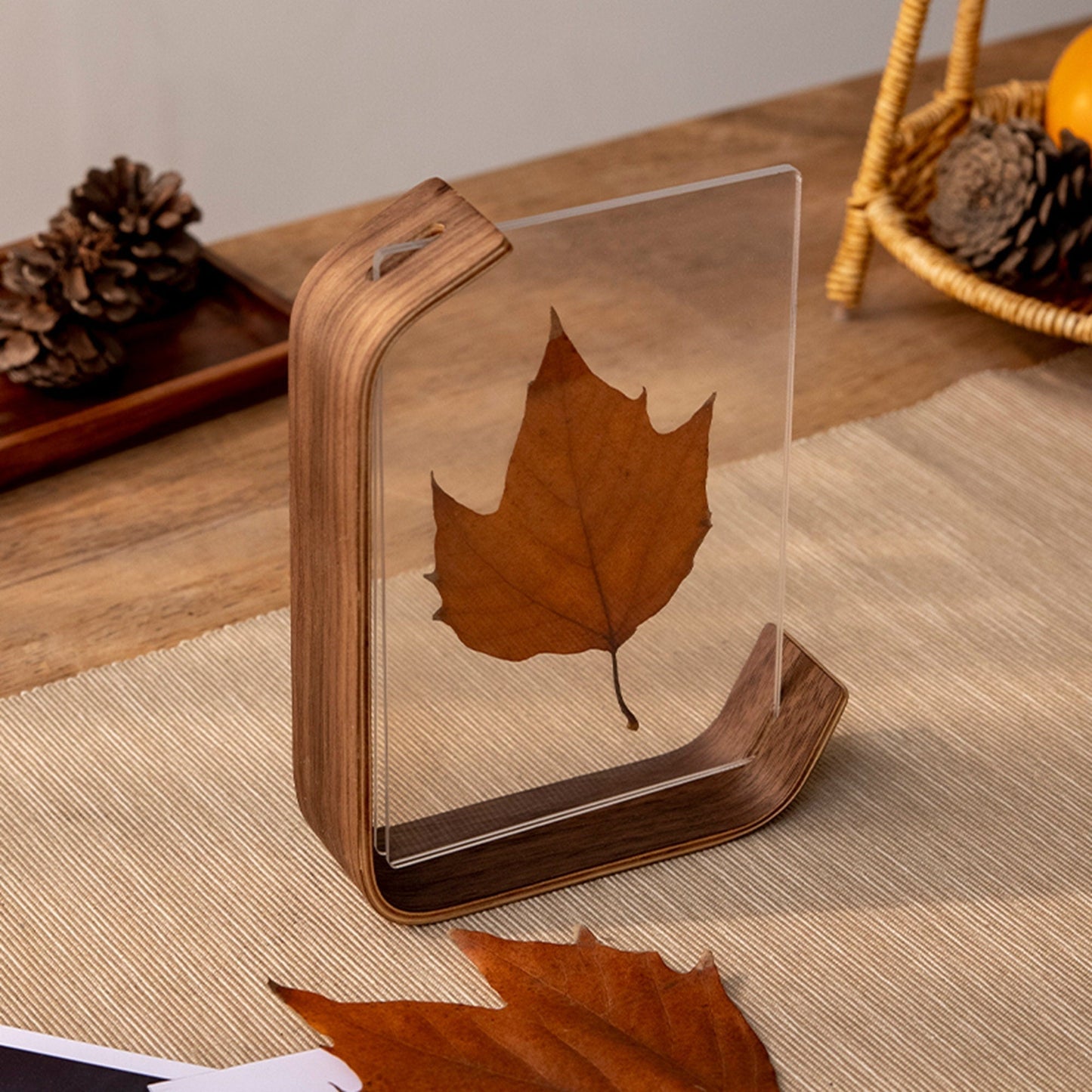 Moldura decorativa para fotografias com placas de acrílico transparentes