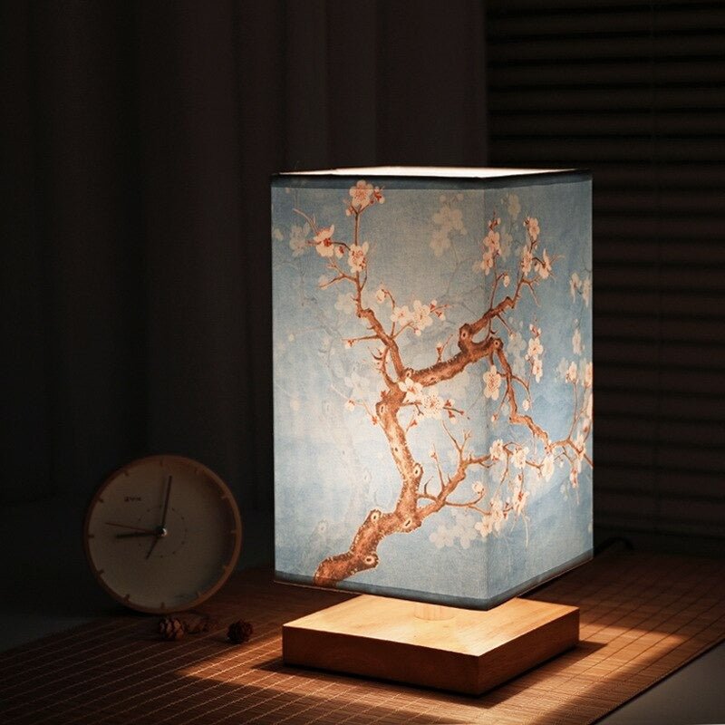 Lámpara de mesa de bambú y madera con luz cálida