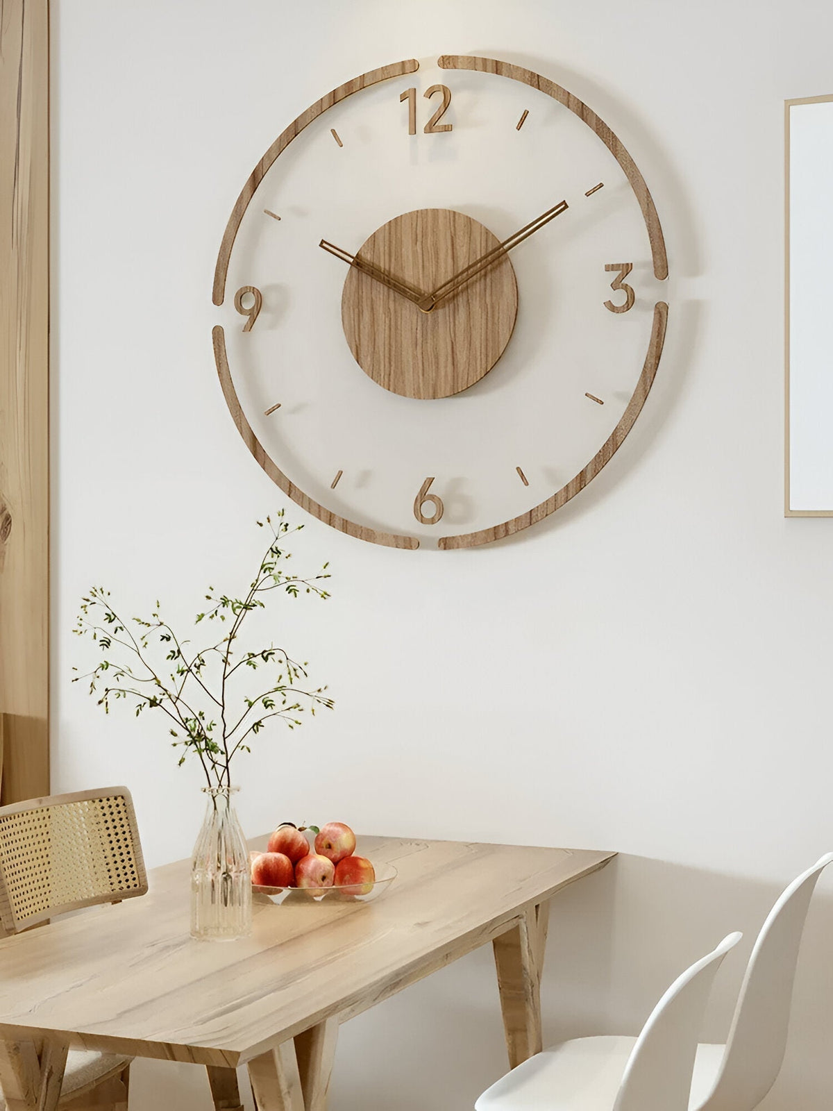 Geräuschlose Wanduhr mit Holzrahmen und transparentem Zifferblatt
