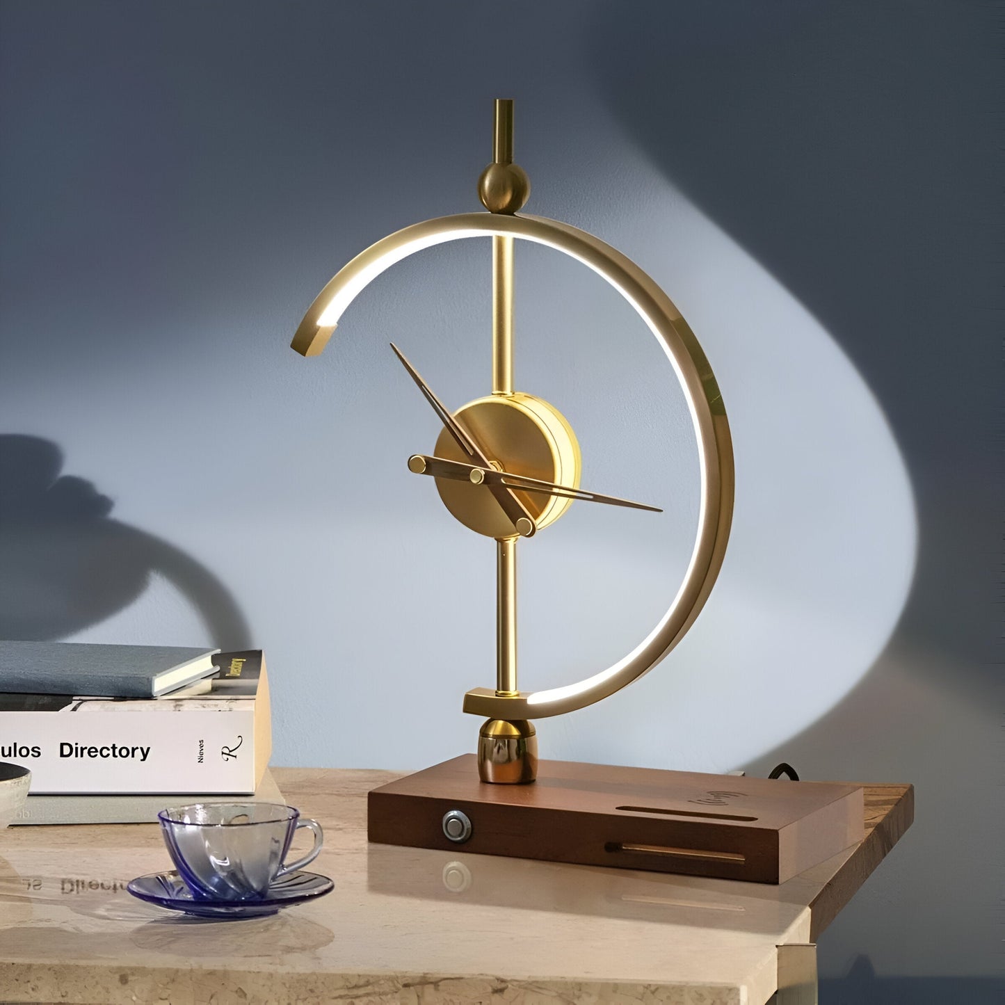 Lámpara de mesa LED con reloj y función de carga inalámbrica Qi