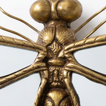 Dekorativer Wandspiegel in Libellen- und Schmetterlingsform