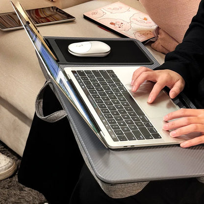 Secretária portátil para computador portátil com suporte para dispositivos e pega de transporte