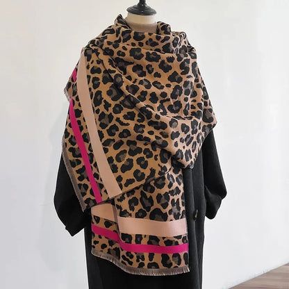 Wendeschal mit Leopardenmuster