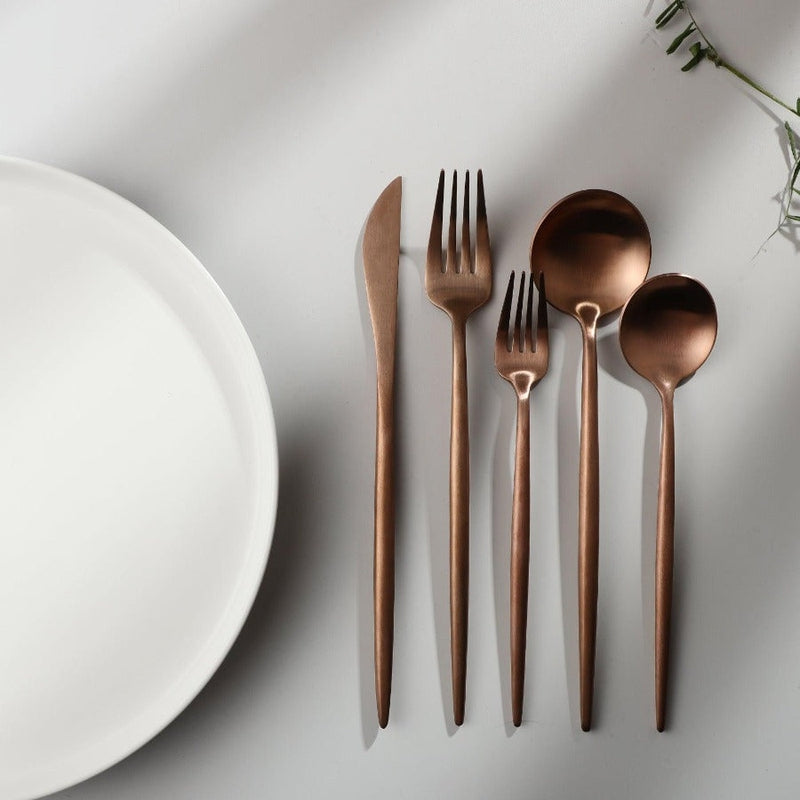 Aurora set pribora za jelo – Minimalistički, moderan i bezvremen