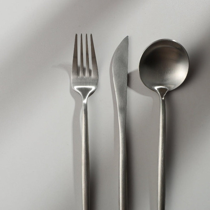 Aurora set pribora za jelo – Minimalistički, moderan i bezvremen