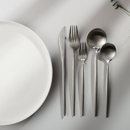 Aurora set pribora za jelo – Minimalistički, moderan i bezvremen