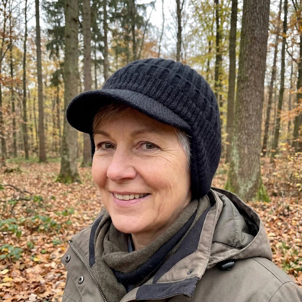 Gorro de invierno tejido con visera