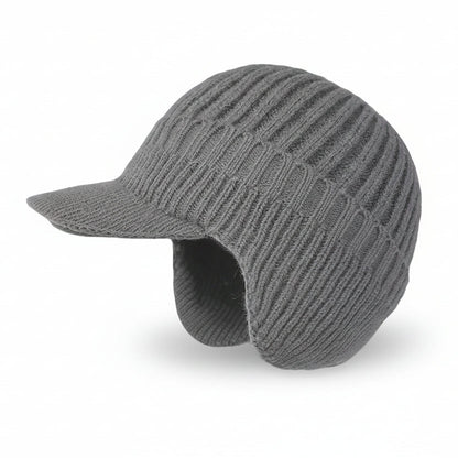 Gorro de invierno tejido con visera