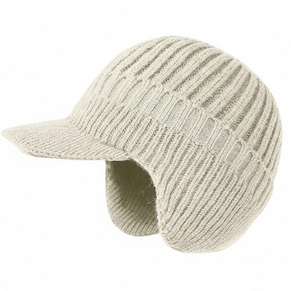 Gorro de invierno tejido con visera