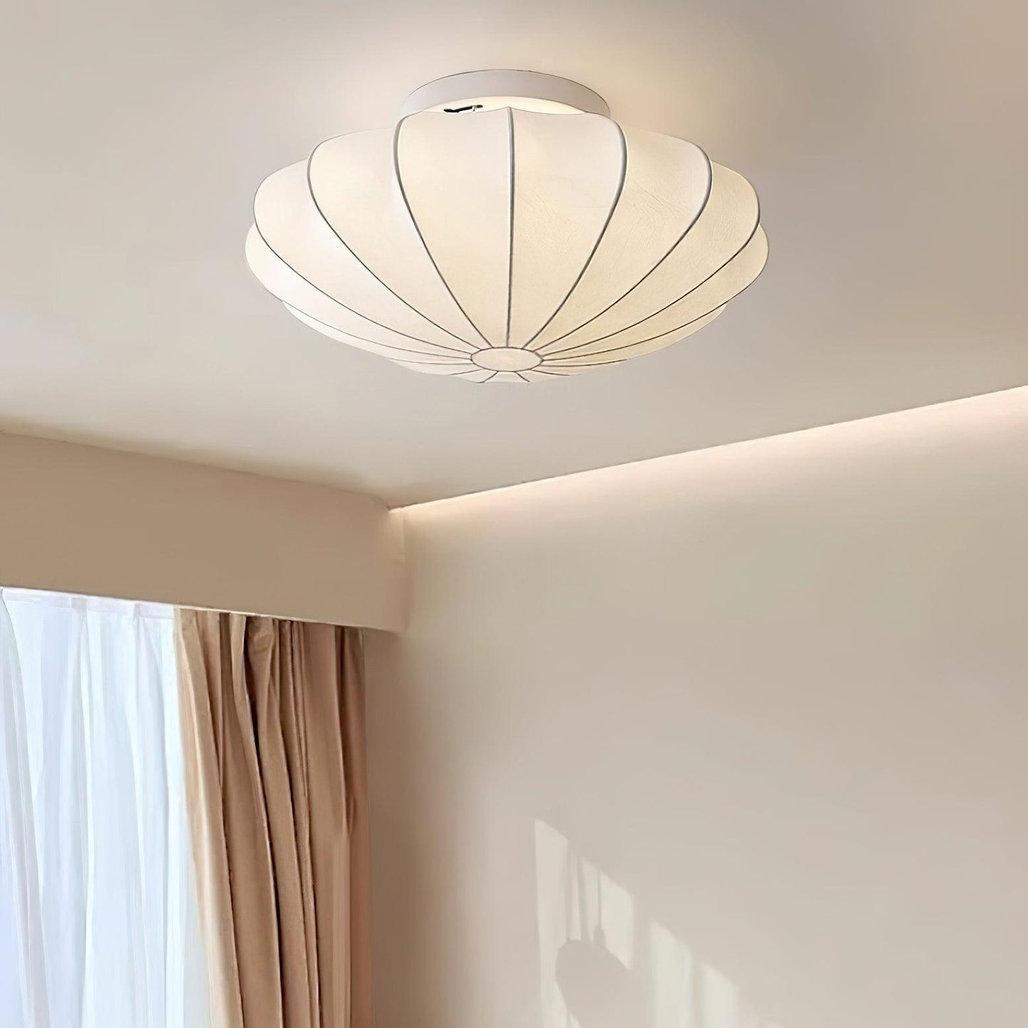 Stropna lampa u obliku školjke – Moderan i stilski dodatak za dom