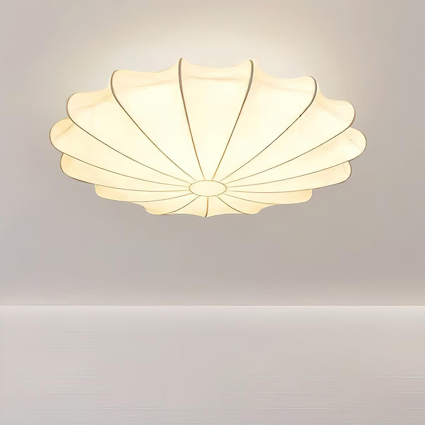 Stropna lampa u obliku školjke – Moderan i stilski dodatak za dom