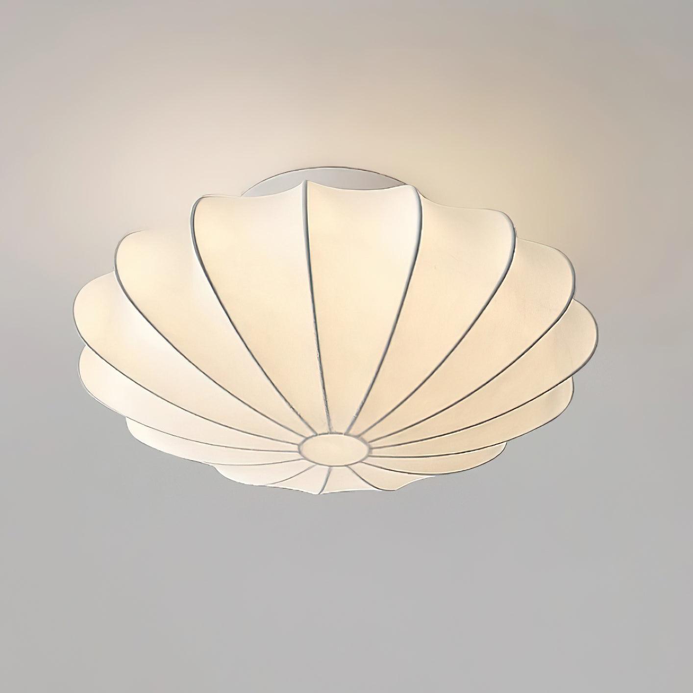 Stropna lampa u obliku školjke – Moderan i stilski dodatak za dom