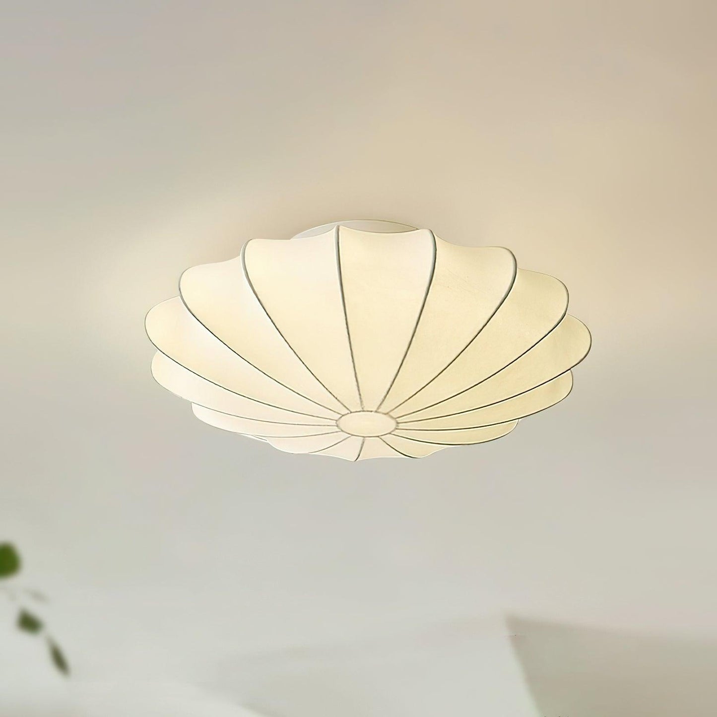 Stropna lampa u obliku školjke – Moderan i stilski dodatak za dom