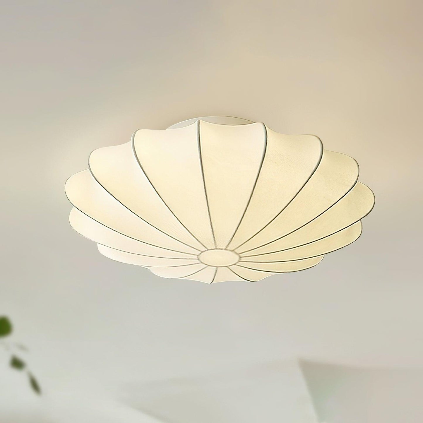 Stropna lampa u obliku školjke – Moderan i stilski dodatak za dom