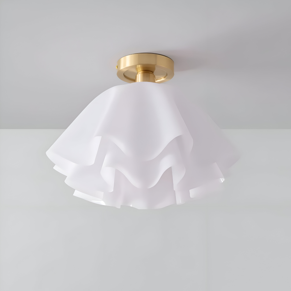 Florale Deckenlampe mit gewelltem Schirm und E27-Fassung