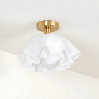 Florale Deckenlampe mit gewelltem Schirm und E27-Fassung
