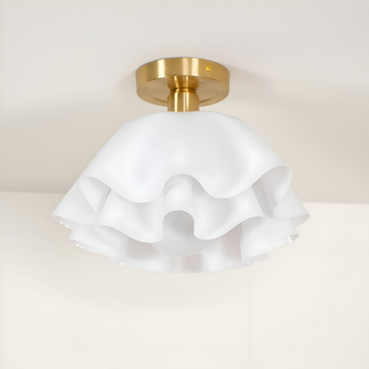 Florale Deckenlampe mit gewelltem Schirm und E27-Fassung
