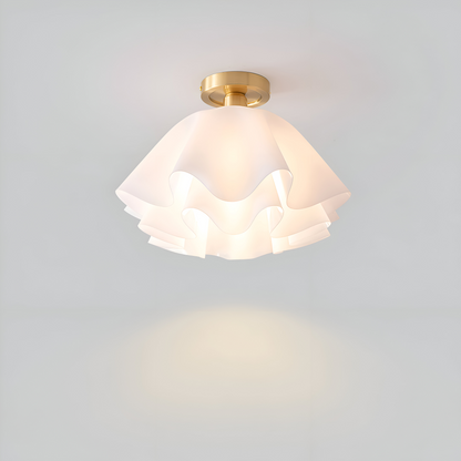 Florale Deckenlampe mit gewelltem Schirm und E27-Fassung