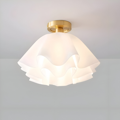 Florale Deckenlampe mit gewelltem Schirm und E27-Fassung