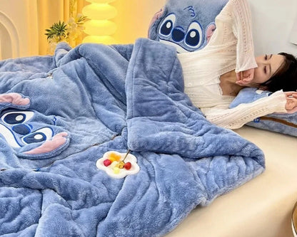 Flauschiges Decken- und Kissen-Set mit Tiermotiv