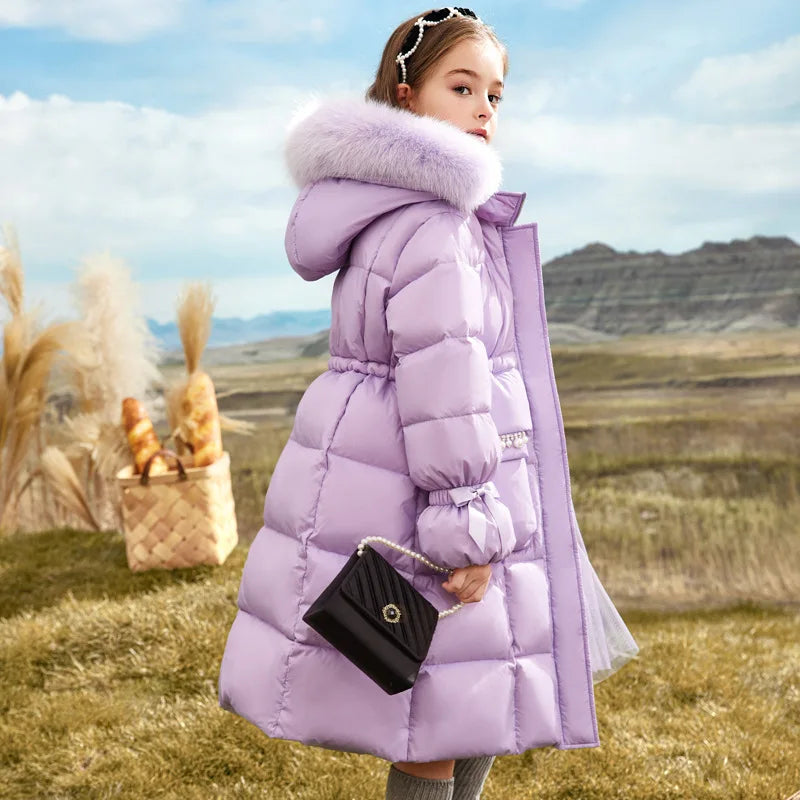 Chaqueta de invierno morada para niños: cálida y elegante para los días fríos.