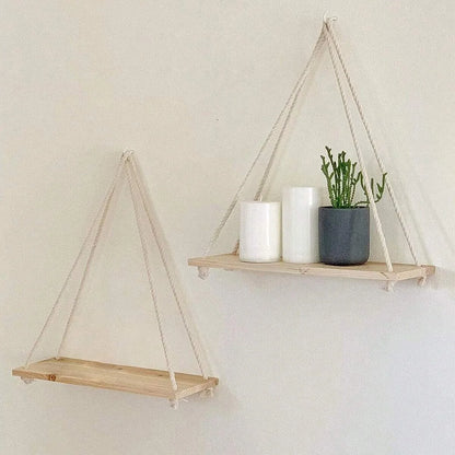 Hängendes Wandregal aus Holz mit Seil