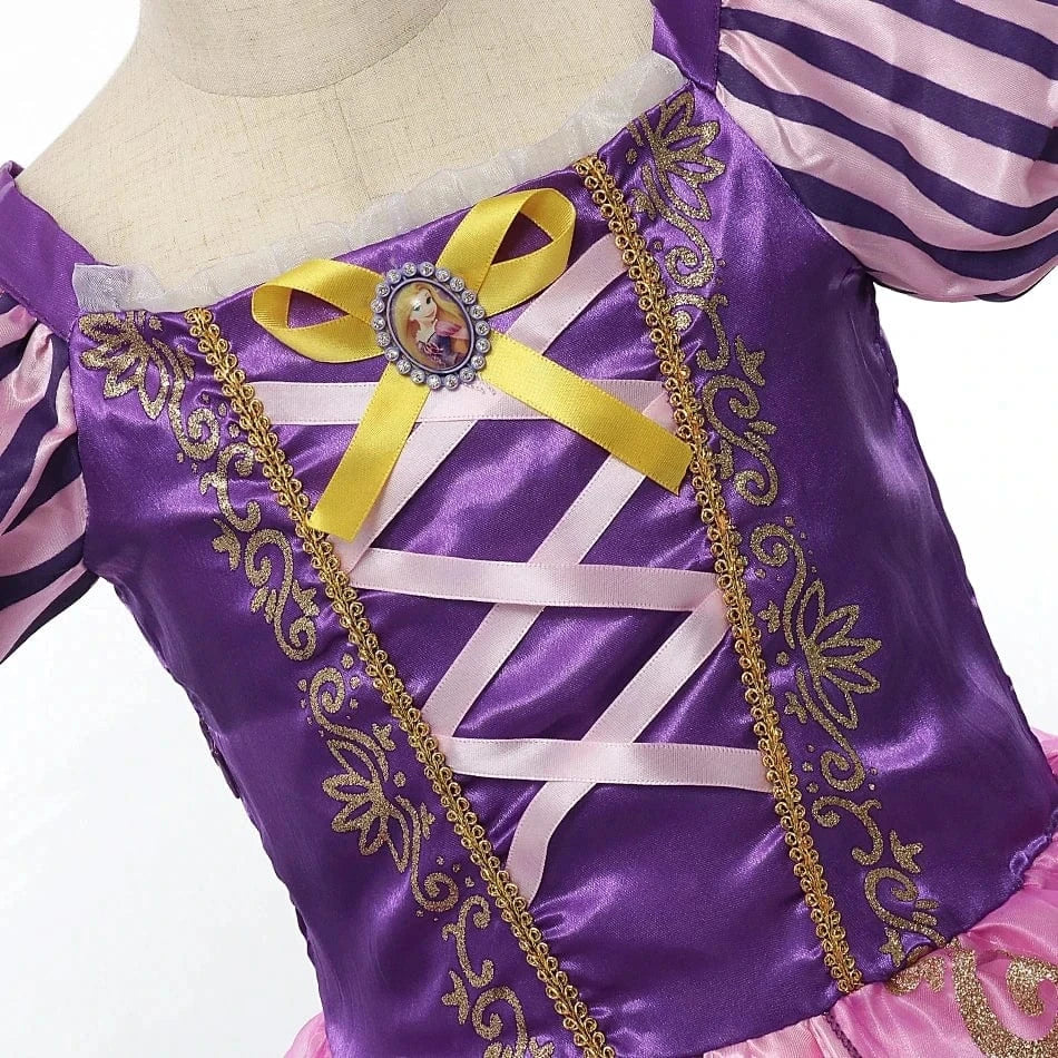 Očaravajuća kraljevska haljina princeze – Razigrana elegancija za mlade dame