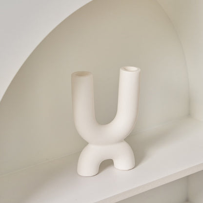 Castiçal de cerâmica com design moderno em U