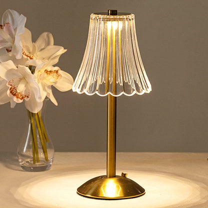 Kristall-Tischleuchte mit goldenem Sockel und USB-C-Ladefunktion