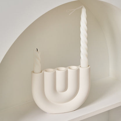 Castiçal de cerâmica com design moderno em U