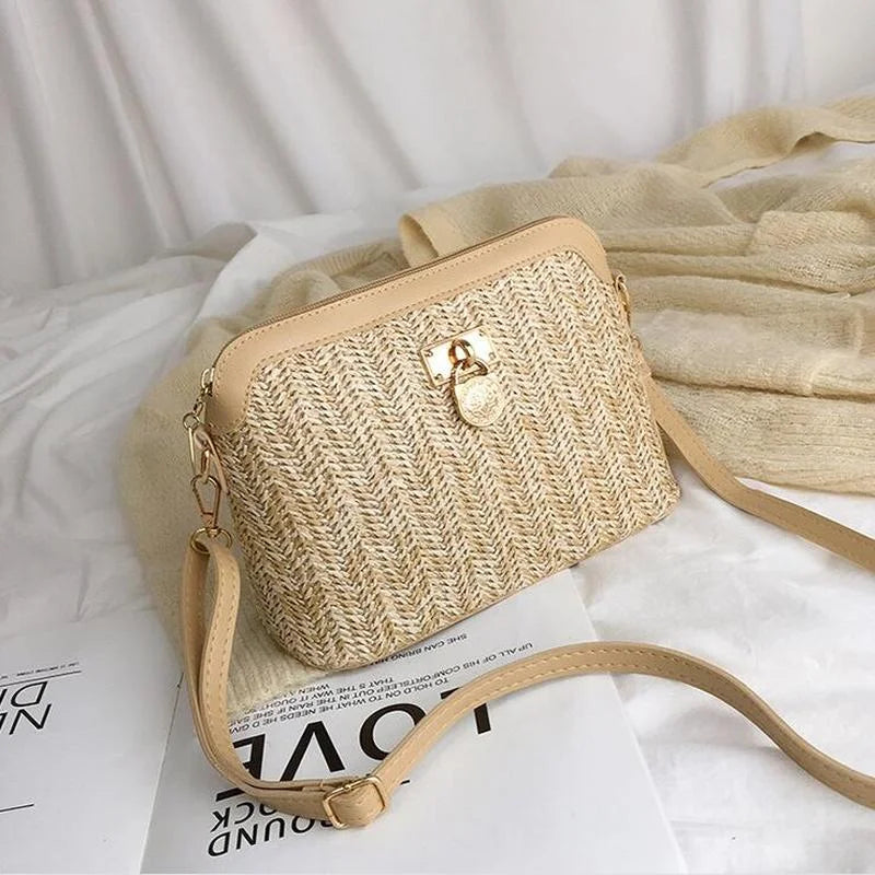 Bolso bohemio de paja trenzada: elegante y ligero